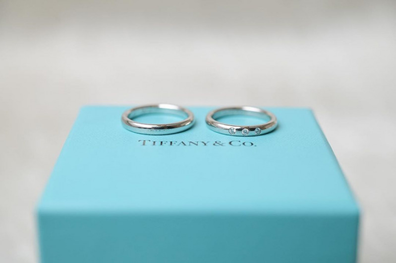 ティファニー 結婚指輪 ちっさく 